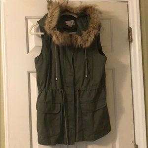NWT Under Skies Green Vest with Removable Fur Hood